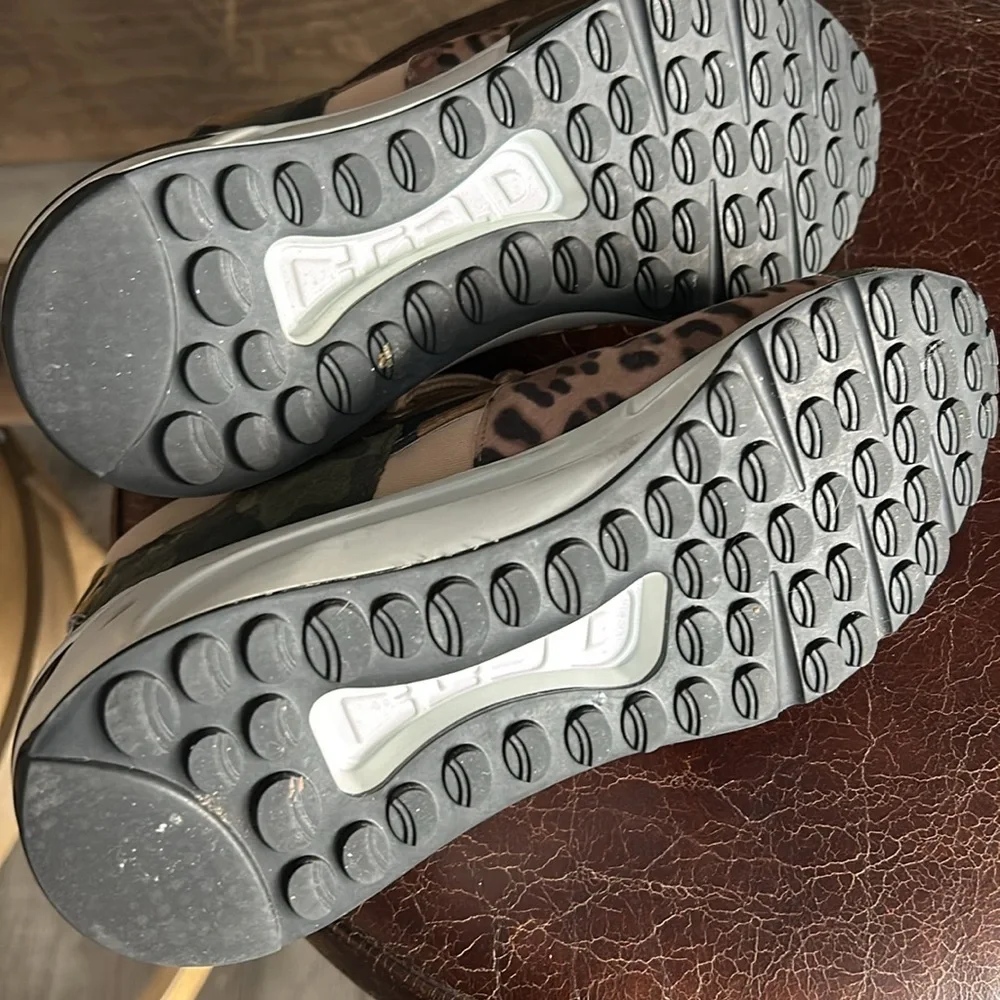 Casual Women's Camo & Leopard Print Sneakers - Beige/Green